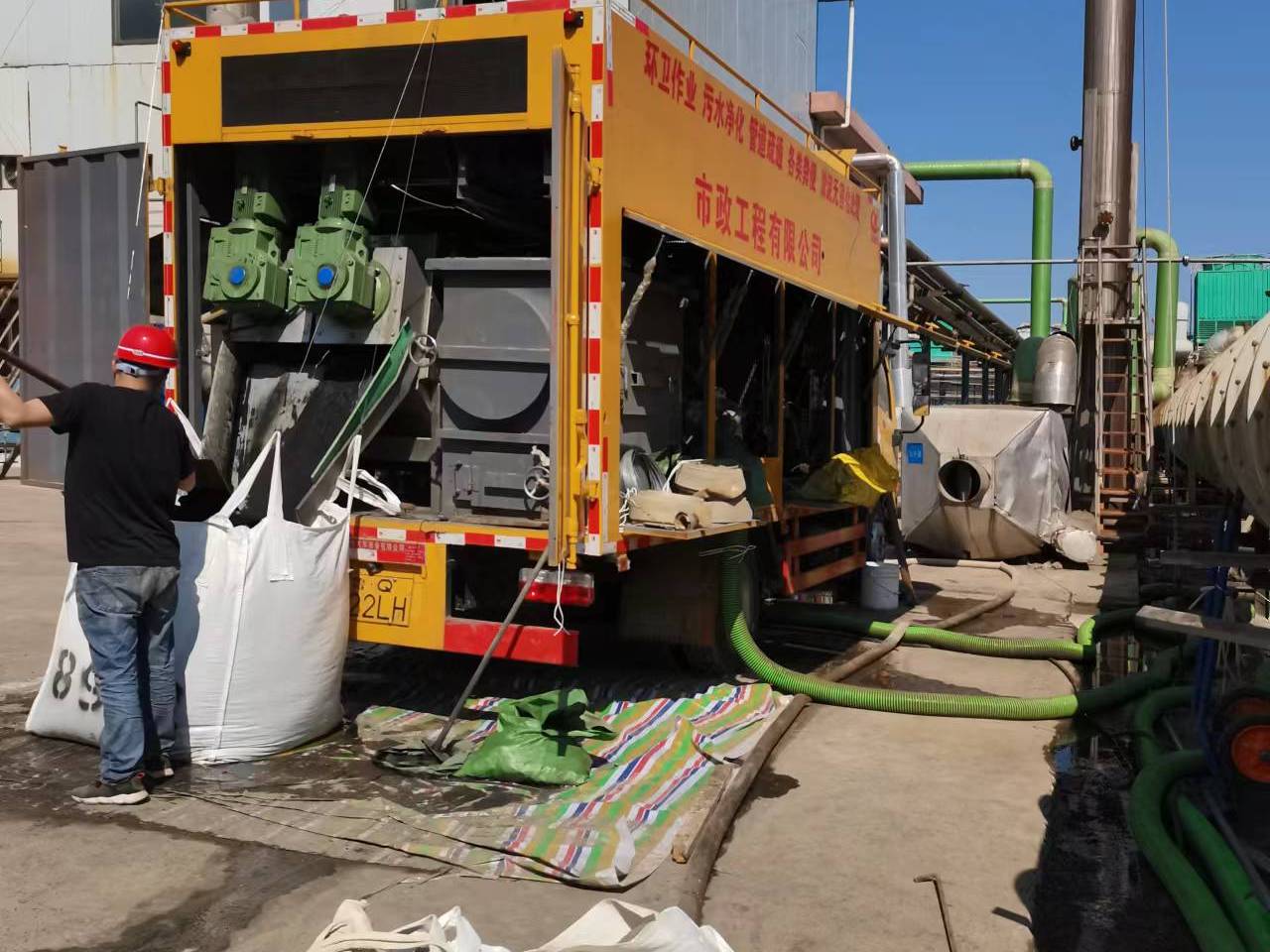 江门淤泥压干处理