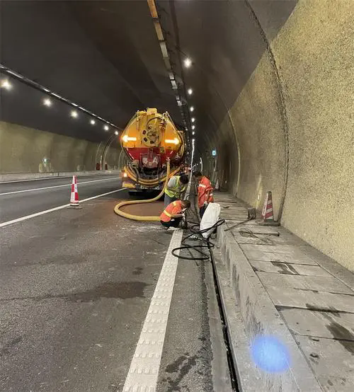 江门隧道排水渠清淤